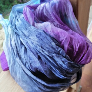 Gyűrt,batikolt valódi selyemsál -Lila,kék árnyalatokkal - ruha & divat - sál, sapka, kendő - kendő - Meska.hu
