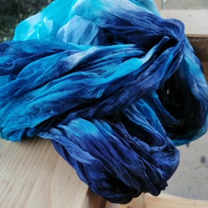 Gyűrt,batikolt valódi selyemsál -Türkíz,navykék árnyalatokkal - ruha & divat - sál, sapka, kendő - kendő - Meska.hu