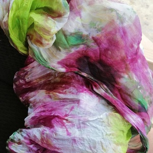 Gyűrt,batikolt valódi selyemsál -Olívazöld és bordó árnyalatokkal - ruha & divat - sál, sapka, kendő - kendő - Meska.hu