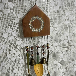 Szélcsengő, újrahasznosított fából, kézzel festve  - otthon & életmód - ház & kert - szélcsengő - Meska.hu