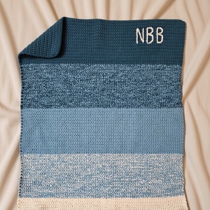 Horgolt gyapjú babatakaró névvel/monogrammal - Meska.hu