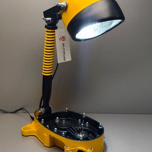 Motor alkatrészből  készült asztali lámpa, Otthon & Életmód, Lámpa, Asztali lámpa, Mindenmás, Újrahasznosított alapanyagból készült termékek, MESKA