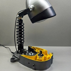 Motor alkatrészből  készült asztali lámpa, Otthon & Életmód, Lámpa, Asztali lámpa, Mindenmás, Újrahasznosított alapanyagból készült termékek, MESKA