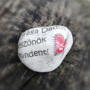Feliratos kövek a Dadusoknak. :-) (10db=990,-/db. 3db=1190,-/db. 1db=1390,-/db.) - otthon & életmód - dekoráció - asztal és polc dekoráció - kavics & kő - Meska.hu