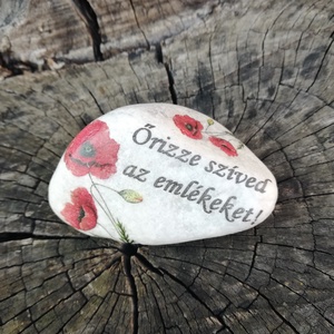 Feliratos kő, személyes, pipacs mintával. :-), Otthon & Életmód, Dekoráció, Asztal és polc dekoráció, Kavics & Kő, Decoupage, transzfer és szalvétatechnika, Festett tárgyak, MESKA