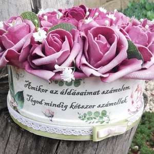 Rózsadoboz egyedi mintával és felirattal. :-), Otthon & Életmód, Dekoráció, Asztal és polc dekoráció, Díszdoboz, Decoupage, transzfer és szalvétatechnika, Festett tárgyak, MESKA