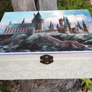 Harry Potter, 6 rekeszes ajándékátadó doboz, feliratos kártyákkal útravalónak. :-), Otthon & Lakás, Dekoráció, Asztal és polc dekoráció, Díszdoboz, Decoupage, transzfer és szalvétatechnika, Festett tárgyak, Meska