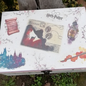 Harry Potter, 6 rekeszes ajándékátadó doboz, születésnapra. :-), Otthon & Életmód, Papír, írószer, Ajándékzsák, csomagolás, Ajándékozás kellékei, Decoupage, transzfer és szalvétatechnika, Festett tárgyak, MESKA