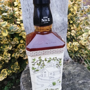 Whisky átalakítva, egyedi mintával. :-) - otthon & életmód - dekoráció - asztal és polc dekoráció - díszüveg - Meska.hu