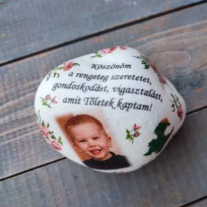 Fényképes és feliratos kő, személyre szabottan, óvodai jellel. :-) - otthon & életmód - dekoráció - asztal és polc dekoráció - kavics & kő - Meska.hu