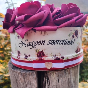 Rózsadoboz, Nagyon szeretünk! felirattal. :-), Otthon & Életmód, Dekoráció, Asztal és polc dekoráció, Asztaldísz, Decoupage, transzfer és szalvétatechnika, Festett tárgyak, MESKA