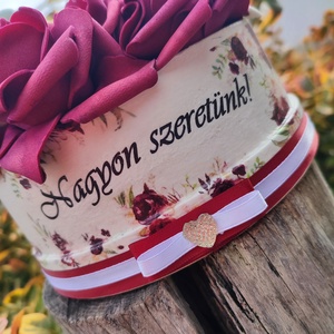 Rózsadoboz, Nagyon szeretünk! felirattal. :-) - otthon & életmód - dekoráció - asztal és polc dekoráció - asztaldísz - Meska.hu