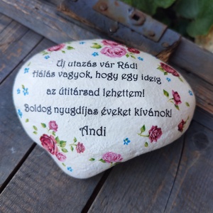 Feliratos kő, nyugdíjba vonulásra. :-), Otthon & Lakás, Dekoráció, Asztal és polc dekoráció, Kavics & Kő, Decoupage, transzfer és szalvétatechnika, Festett tárgyak, MESKA