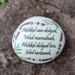 Akikkel van dolgod - motivációs kő levendulával. :-) , Otthon & Életmód, Dekoráció, Asztal és polc dekoráció, Kavics & Kő, Decoupage, transzfer és szalvétatechnika, Festett tárgyak, MESKA