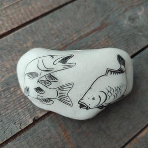 Nagyméretű halas kő, egyedi mintával, nem csak horgászoknak. :-), Otthon & Életmód, Dekoráció, Asztal és polc dekoráció, Kavics & Kő, Decoupage, transzfer és szalvétatechnika, Festett tárgyak, MESKA