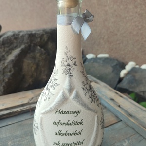  Esküvőre készült feliratos italos üveg, egyedi mintával. :-), Esküvő, Emlék & Ajándék, Nászajándék, Esküvői pohár, pohárszett, Decoupage, transzfer és szalvétatechnika, Festett tárgyak, MESKA