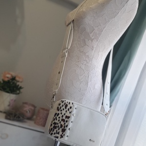 Kis táska ,válltáska,crossbody,szegecses, állatmintás  - táska & tok - kézitáska & válltáska - válltáska - Meska.hu