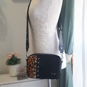 Kis táska ,válltáska,crossbody,szegecses, állatmintás  - táska & tok - kézitáska & válltáska - válltáska - Meska.hu