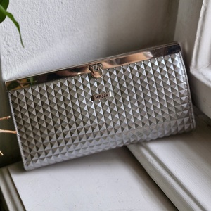 Fém keretes pénztárca - táska & tok - pénztárca & más tok - kártyatartó & irattartó - Meska.hu