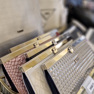 Fém keretes pénztárca - táska & tok - pénztárca & más tok - kártyatartó & irattartó - Meska.hu