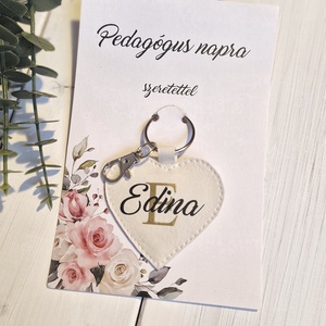 Szív kulcstartó/táskadísz névre szóló, pedagógus napra,óvónéni,dadus,tanár ajándék, Táska & Tok, Kulcstartó & Táskadísz, Kulcstartó, Varrás, Fotó, grafika, rajz, illusztráció, Remek egyedi ajándék óvónéninek, dadusnak, tanárnak pedagógus napra, vagy akár év végére. Ennek meg..., MESKA