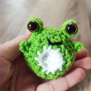 Horgolt vidám maroknyi béka - játék & sport - plüssállat & játékfigura - béka - Meska.hu