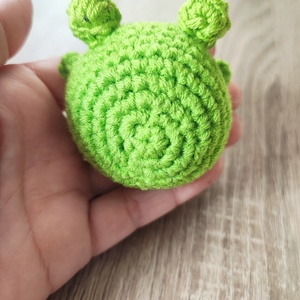 Horgolt vidám maroknyi béka - játék & sport - plüssállat & játékfigura - béka - Meska.hu