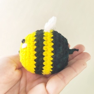 Horgolt, vidám méhecske - játék & sport - plüssállat & játékfigura - méhecske - Meska.hu