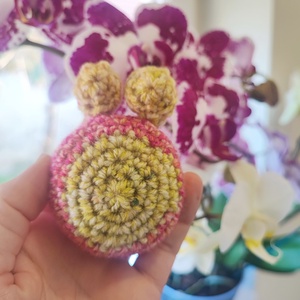 Horgolt vidám nyílméregbéka, színes béka - játék & sport - plüssállat & játékfigura - béka - Meska.hu