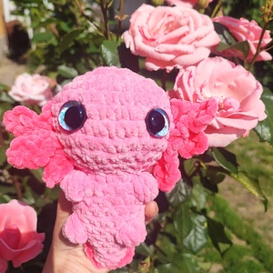 Pink horgolt axolotl, óriás szemekkel, Játék & Sport, Plüssállat & Játékfigura, Hal, Horgolás, MESKA