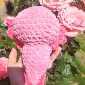 Pink horgolt axolotl, óriás szemekkel - játék & sport - plüssállat & játékfigura - hal - Meska.hu