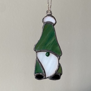 Zöld manó üvegdísz, Otthon & Életmód, Dekoráció, Ajtó- és ablak dekoráció, Ablakdísz, Üvegművészet, MESKA