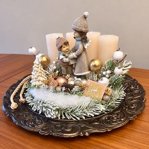Ünnepi adventi tál rusztikus gyertyákkal, anya-lánya szobrocskával- Egy csipetnyi karácsonyi csoda - karácsony - adventi díszek - adventi koszorú - Meska.hu