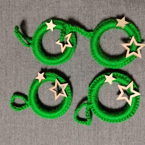 Karácsonyfa díszek (zöld, csillaggal), Karácsony, Karácsonyi lakásdekoráció, Karácsonyfadíszek, Horgolás, MESKA