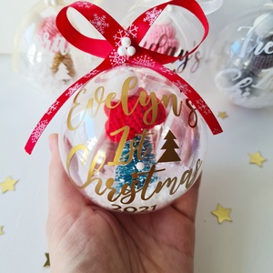 karácsonyi gömb dísz névvel feliratozva, gyerek karácsonya mini fenyővel és műhóval, választható felirat és masni szín - karácsony - karácsonyi lakásdekoráció - karácsonyfadíszek - Meska.hu