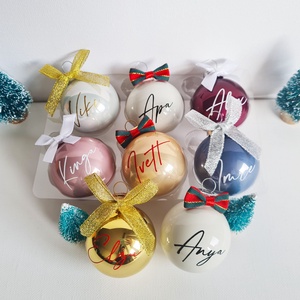karácsonyi üveg gömb névvel feliratozva, fehér üveg, 5cm, választható gömb, név és masni szín - Meska.hu