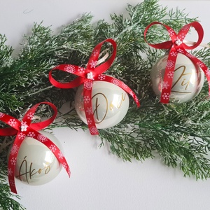 karácsonyi üveg gömb névvel feliratozva, 7cm, választható gömb, név és masni szín - Meska.hu