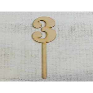 Esküvői beszúrós fa asztalszámok - esküvő - dekoráció - asztaldísz - Meska.hu