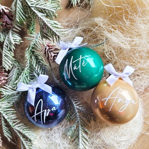 karácsonyi gömb névvel feliratozva, 6cm, választható gömb, név és masni szín, zöld, kék, pezsgő - Meska.hu