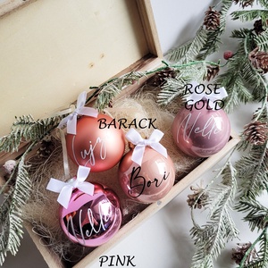 karácsonyi gömb névvel feliratozva, 6cm, választható gömb, név és masni szín, pink, rose gold, barack - karácsony - karácsonyi lakásdekoráció - karácsonyfadíszek - Meska.hu