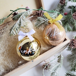 karácsonyi gömb névvel feliratozva, 6cm, választható gömb, név és masni szín, arany, pezsgő - karácsony - karácsonyi lakásdekoráció - karácsonyfadíszek - Meska.hu