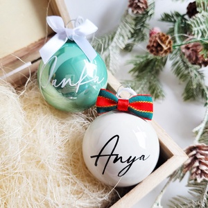 karácsonyi neves üveg gömb névvel feliratozva, 5cm, választható gömb, név és masni szín, fehér, menta - Meska.hu