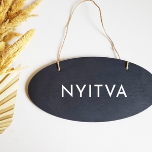 Nyitva Zárva tábla fából, Festett fekete vagy lazúrozott, Otthon & Lakás, Dekoráció, Fali és függő dekoráció, Felirat, Famegmunkálás, Festészet, Meska