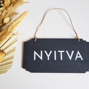 Nyitva Zárva tábla fából, Festett fekete vagy lazúrozott, Otthon & Életmód, Dekoráció, Fali és függő dekoráció, Felirat, Famegmunkálás, Festészet, MESKA
