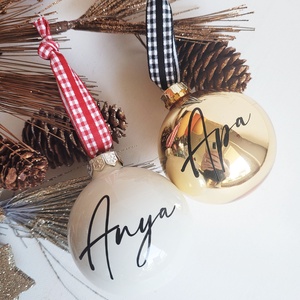 karácsonyi üveg gömb névvel feliratozva, 7cm, választható gömb, név szín - karácsony - karácsonyi lakásdekoráció - karácsonyfadíszek - Meska.hu