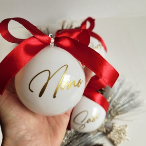 karácsonyi gömb névvel feliratozva, 8cm, választható gömb, név és szalag szín - Meska.hu