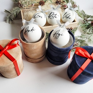 karácsonyi üveg gömb névvel feliratozva, 6cm, választható gömb, név és masni színnel - karácsony - karácsonyi lakásdekoráció - karácsonyfadíszek - Meska.hu