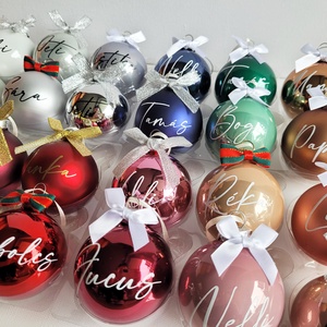 karácsonyi üveg gömb névvel feliratozva, fehér üveg, 6cm, választható gömb, név és masni szín - karácsony - karácsonyi lakásdekoráció - karácsonyfadíszek - Meska.hu