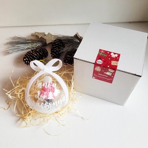 karácsonyi gömb dísz szöveggel feliratozva, Mini Fenyővel És Műhóval, Választható Felirat, fenyő és Masni Szín - karácsony - karácsonyi lakásdekoráció - karácsonyfadíszek - Meska.hu