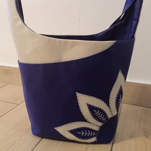 Kék-krém szirommintás táska - táska & tok - kézitáska & válltáska - vállon átvethető táska - Meska.hu